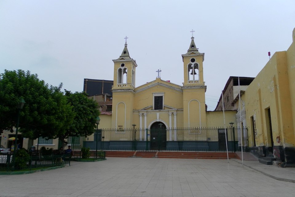 Vista Satelital - Iglesia Nuestra Señora del Carmen - Piura en Perú, Fotos  y Videos
